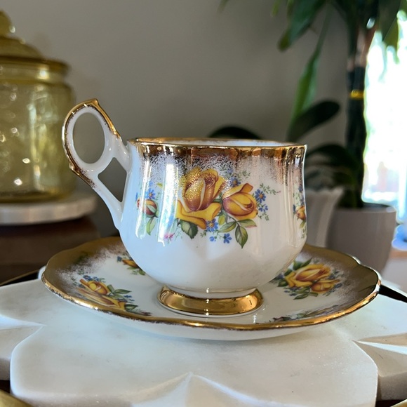 Vintage Elizabethan Gold + Yellow Floral England Fine Bone China Teacup + Saucer - Picture 5 of 13